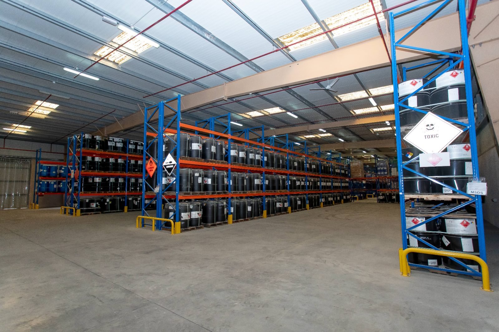 Aquaness warehouse — IBC and drum storage