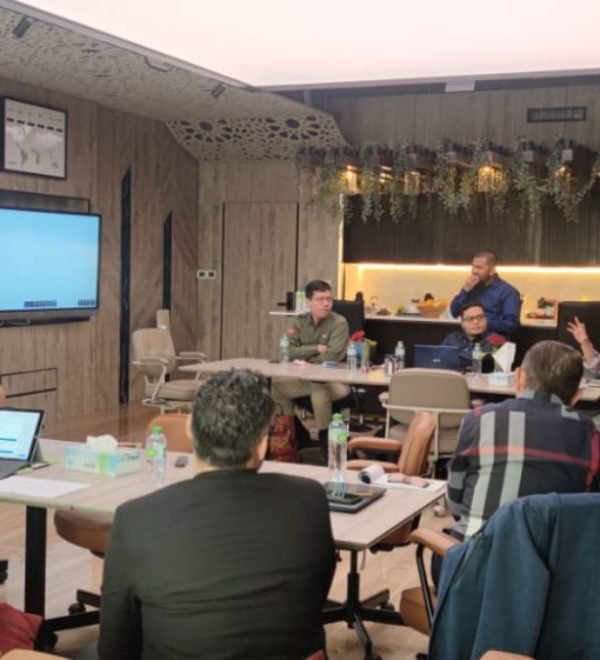 An open discussion session at the Aquaness Technical Institute